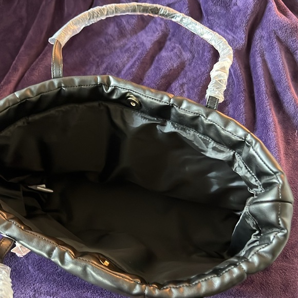 Black puffy Victoria’s Secret tote bag NWT! - Picture 2 of 10